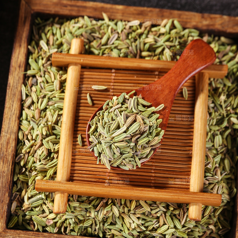 木底上的小茴香籽