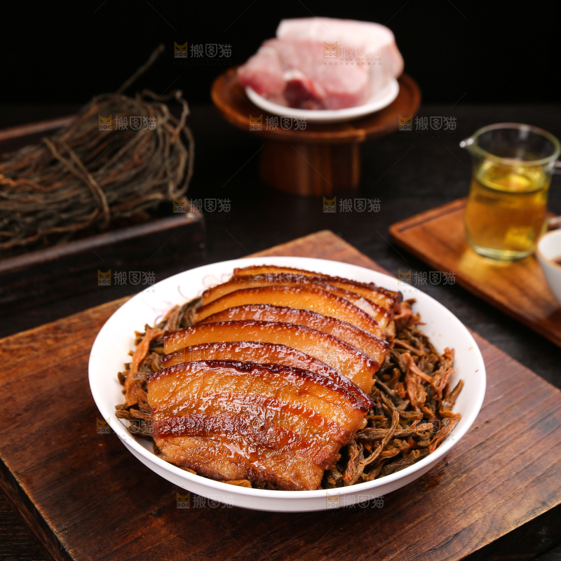 深底上的干豆角扣肉
