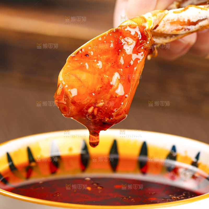 深底上的香辣梭子蟹