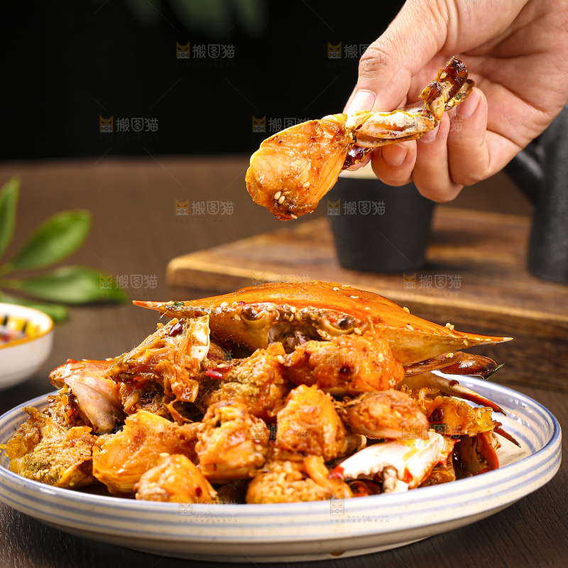深底上的香辣梭子蟹