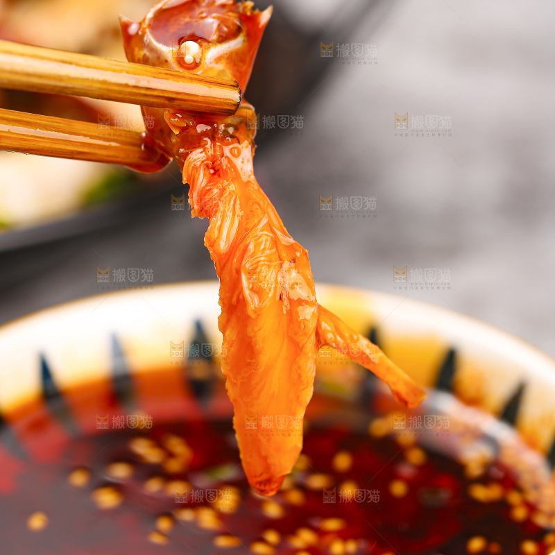 深底上的香辣梭子蟹