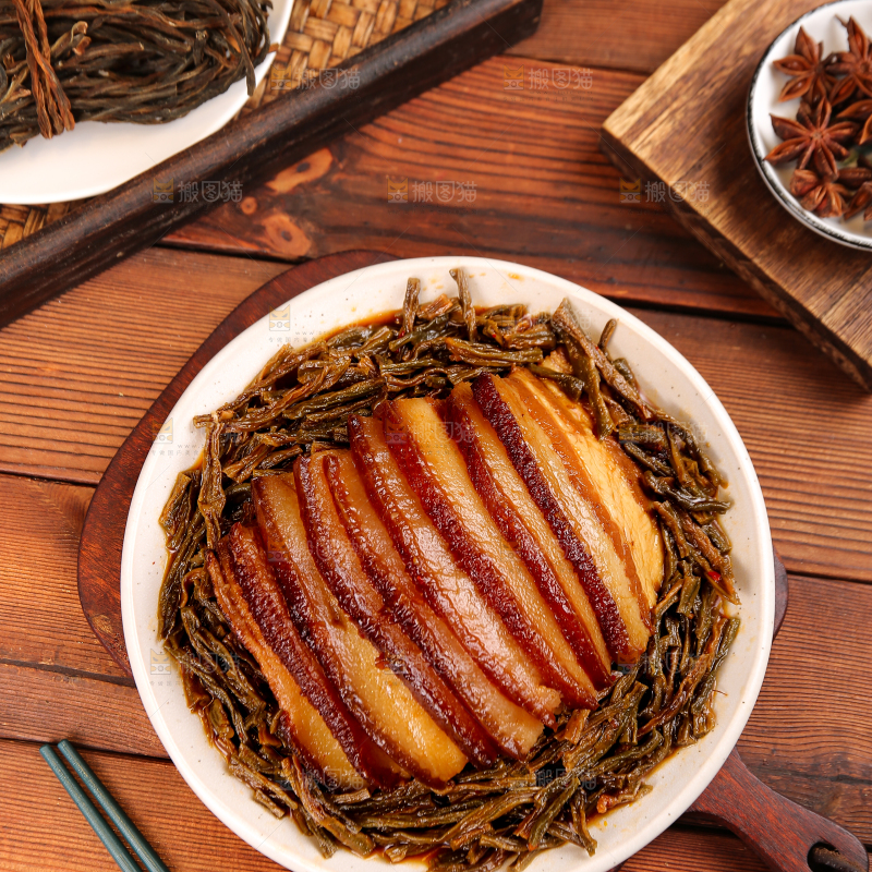 深底上的干豆角扣肉