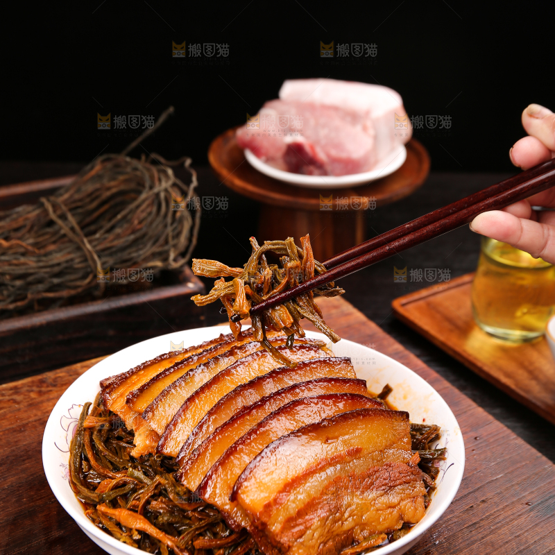 深底上的干豆角扣肉