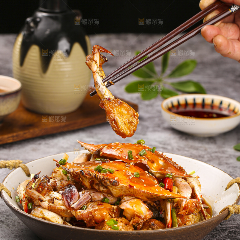 深底上的香辣梭子蟹