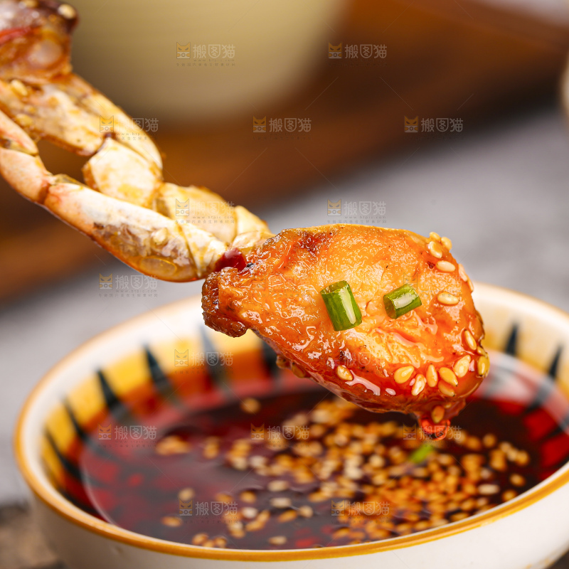深底上的香辣梭子蟹