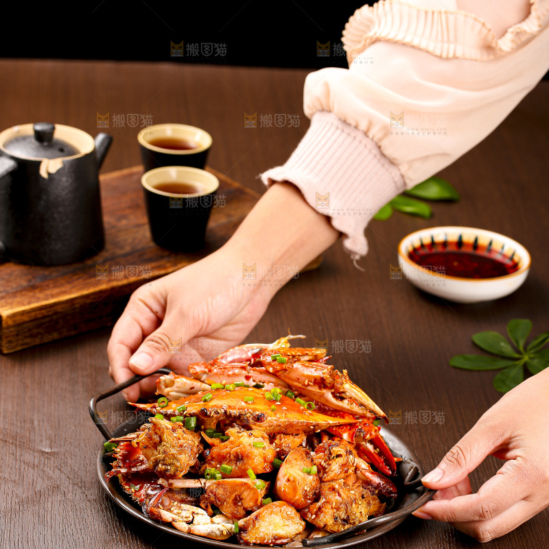 深底上的香辣梭子蟹