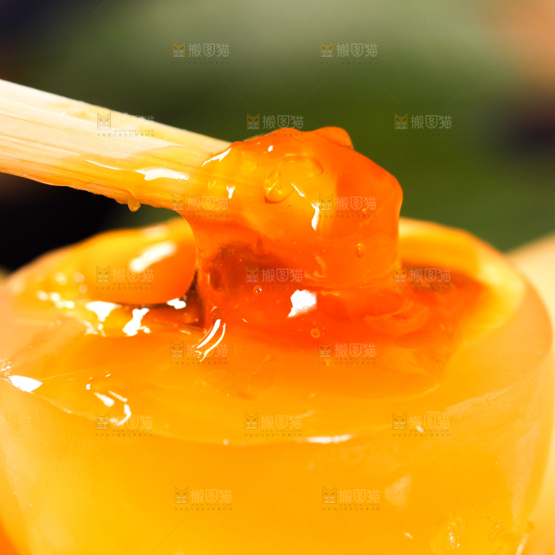 浅底上的黄心皮蛋
