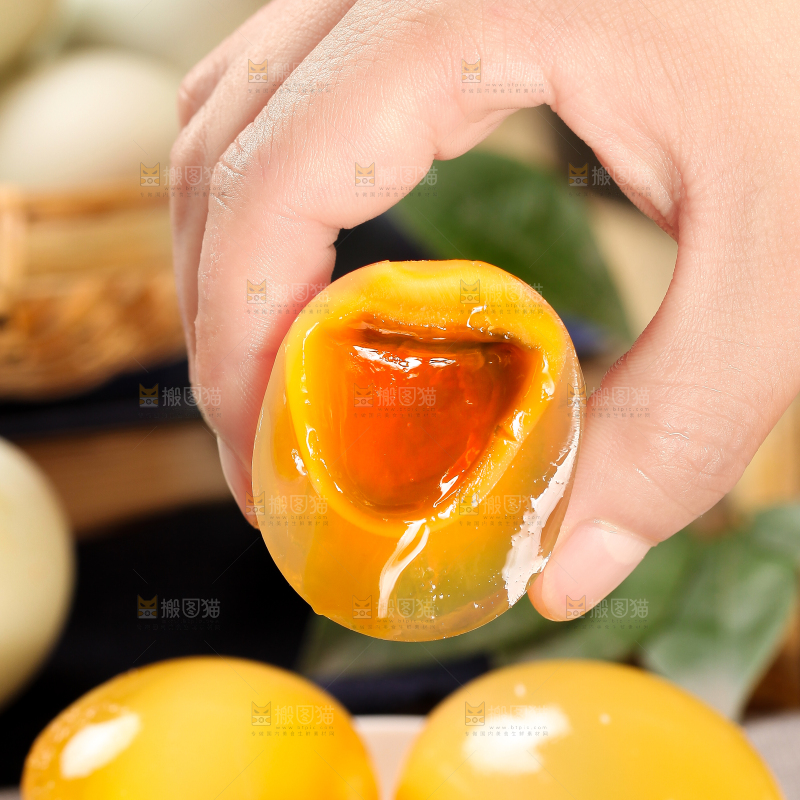 浅底上的黄心皮蛋