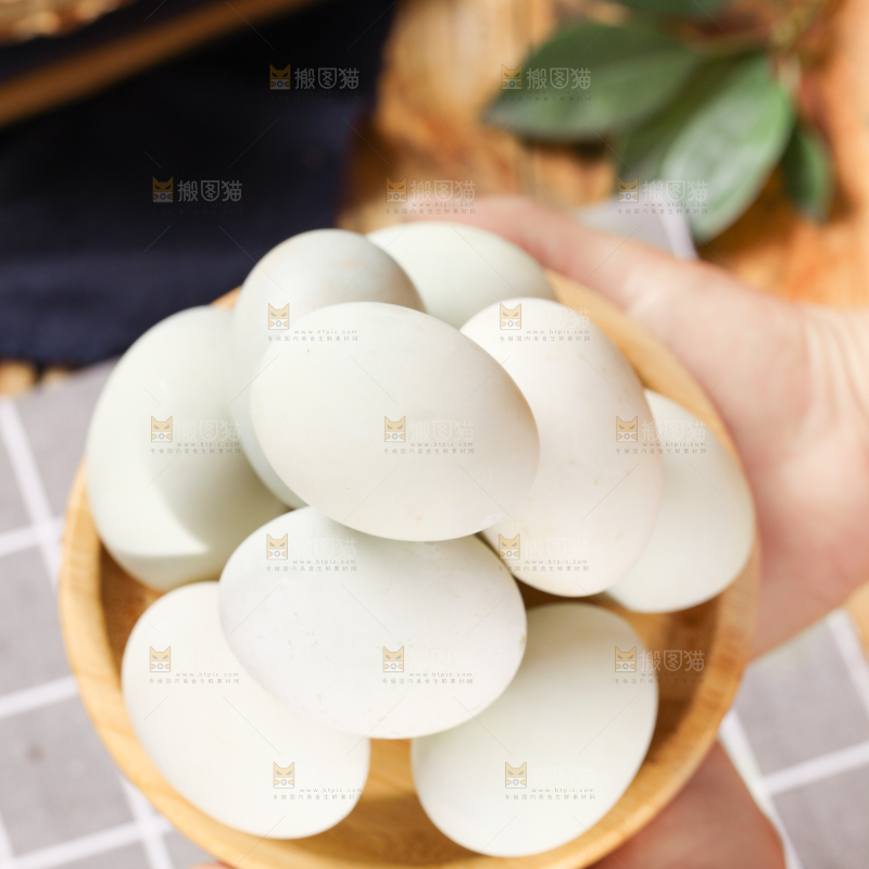 浅底上的黄心皮蛋