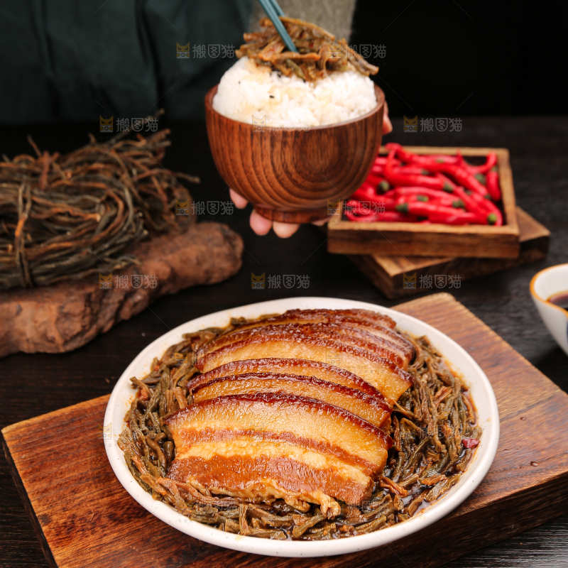 深底上的干豆角扣肉