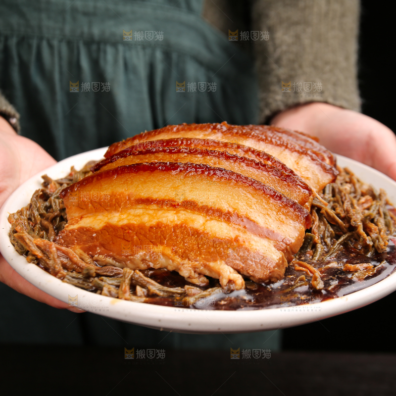 深底上的干豆角扣肉