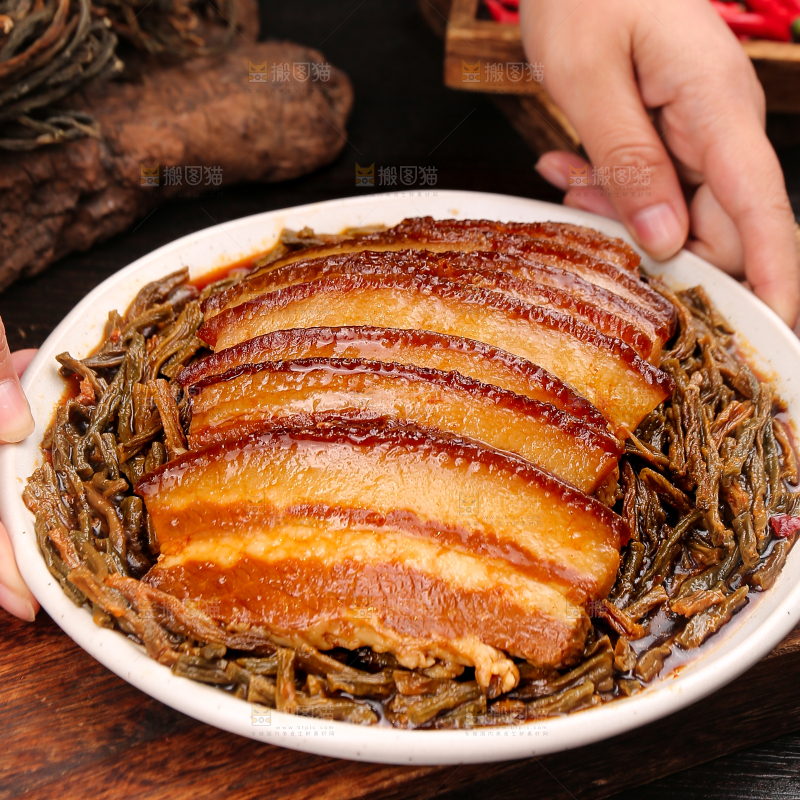 深底上的干豆角扣肉