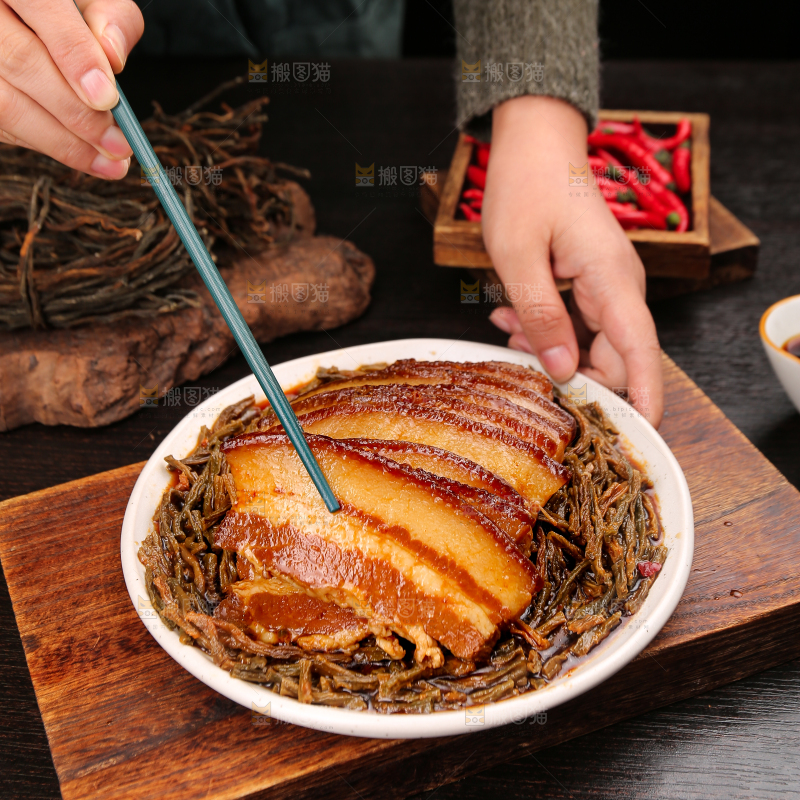 深底上的干豆角扣肉