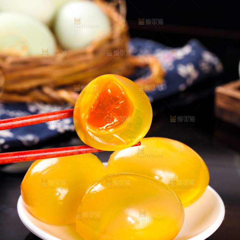 深底上的黄金皮蛋