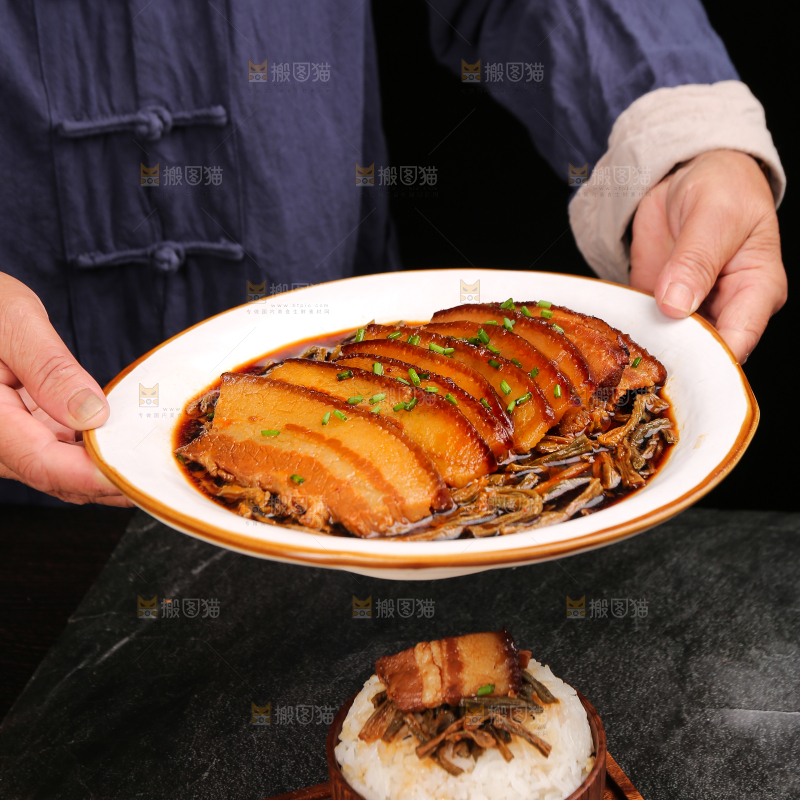 深底上的干豆角扣肉