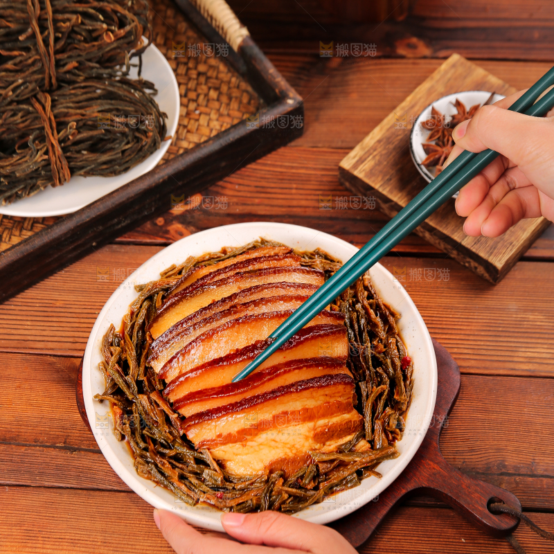 深底上的干豆角扣肉