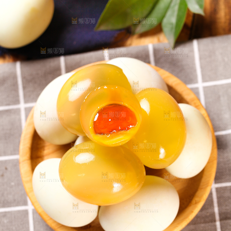 浅底上的黄心皮蛋