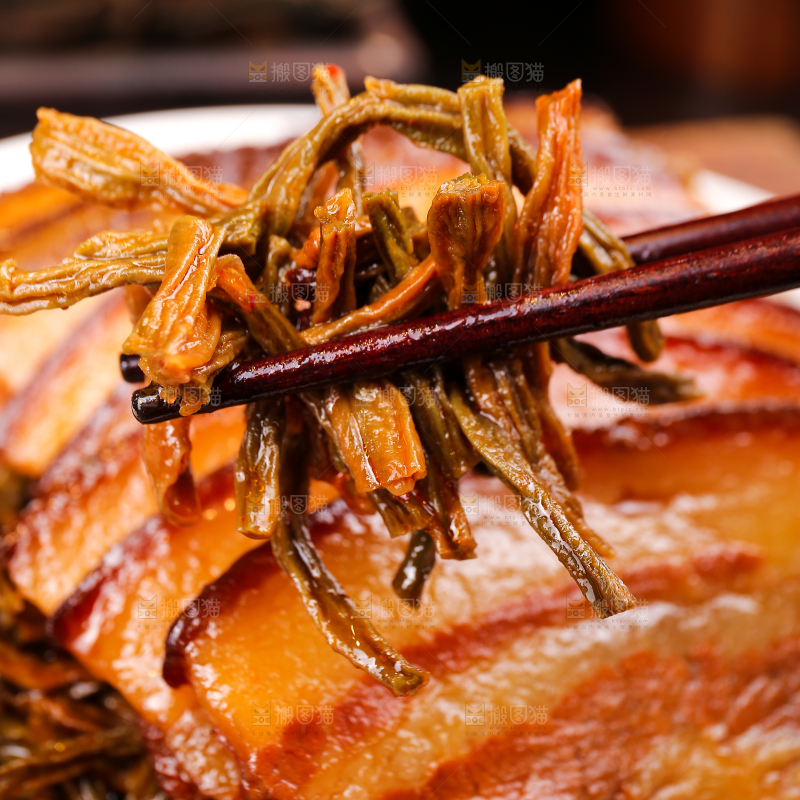 深底上的干豆角扣肉