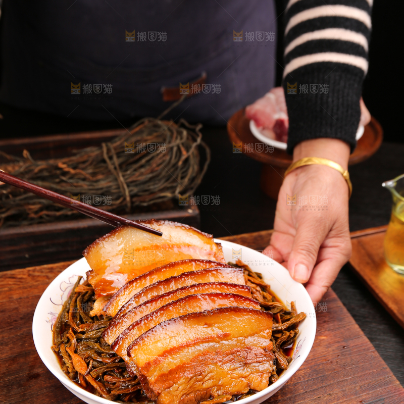深底上的干豆角扣肉