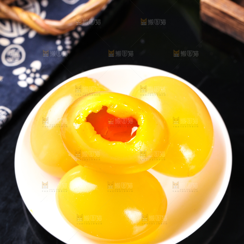 深底上的黄金皮蛋