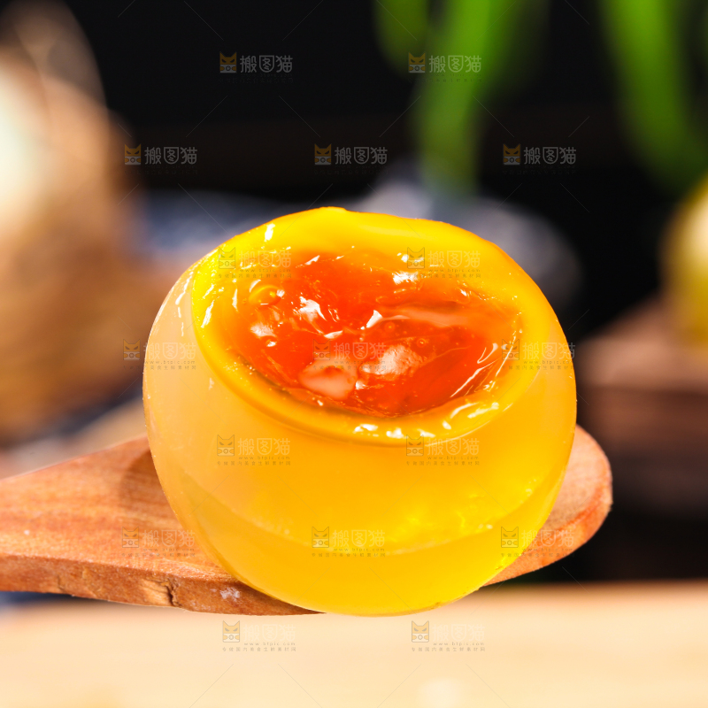 深底上的黄金皮蛋