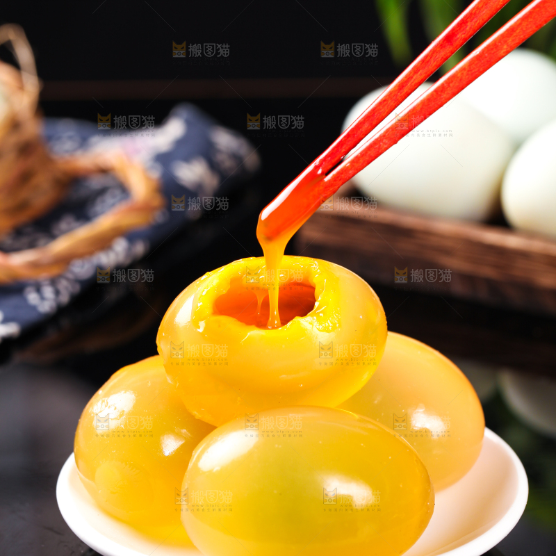 深底上的黄金皮蛋