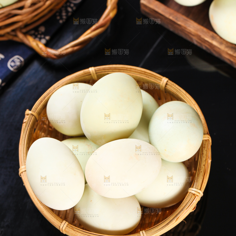 深底上的黄金皮蛋