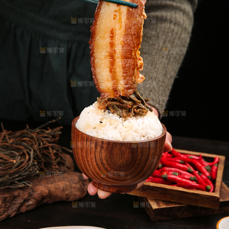 深底上的干豆角扣肉