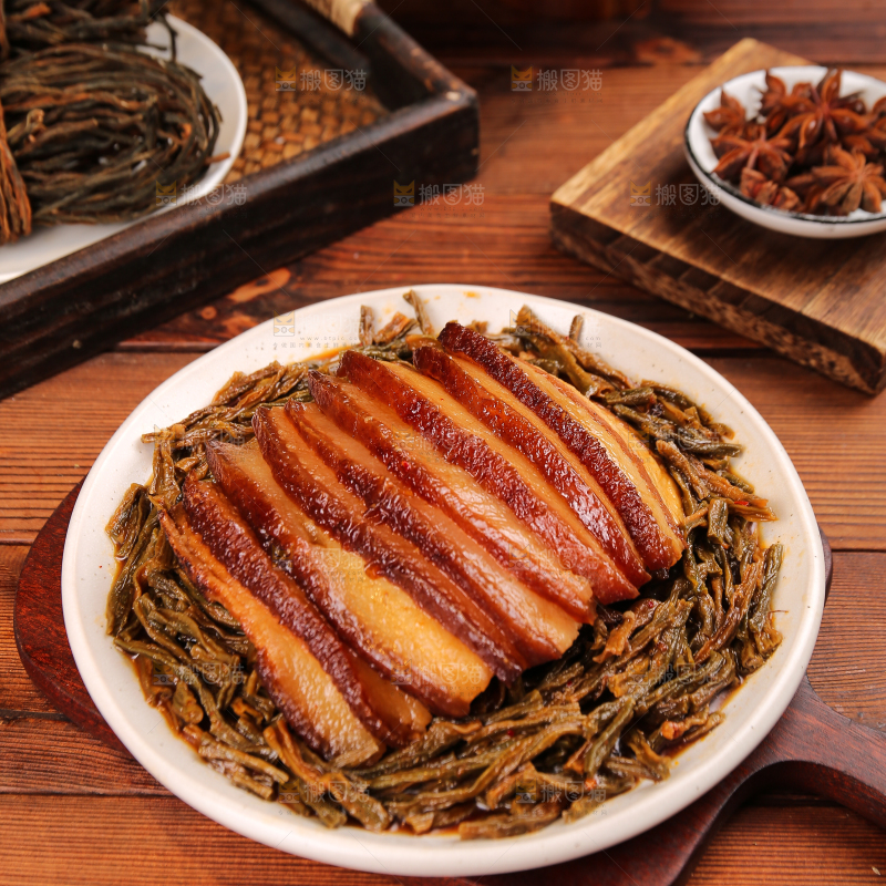 深底上的干豆角扣肉