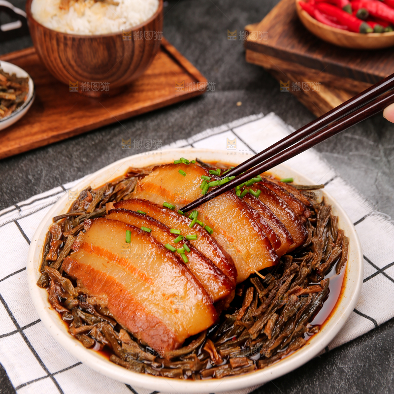 深底上的干豆角扣肉