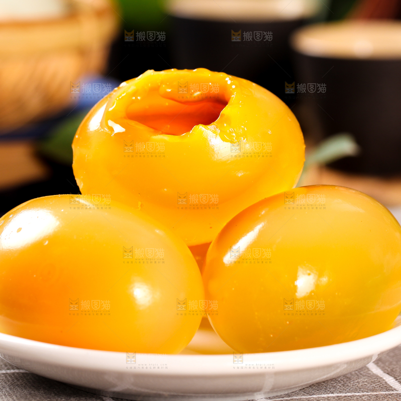浅底上的黄心皮蛋
