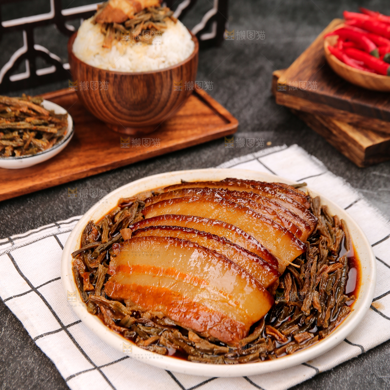 深底上的干豆角扣肉