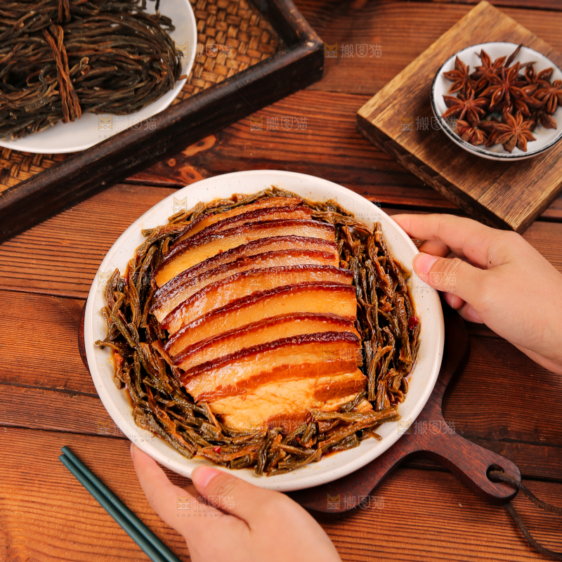 深底上的干豆角扣肉