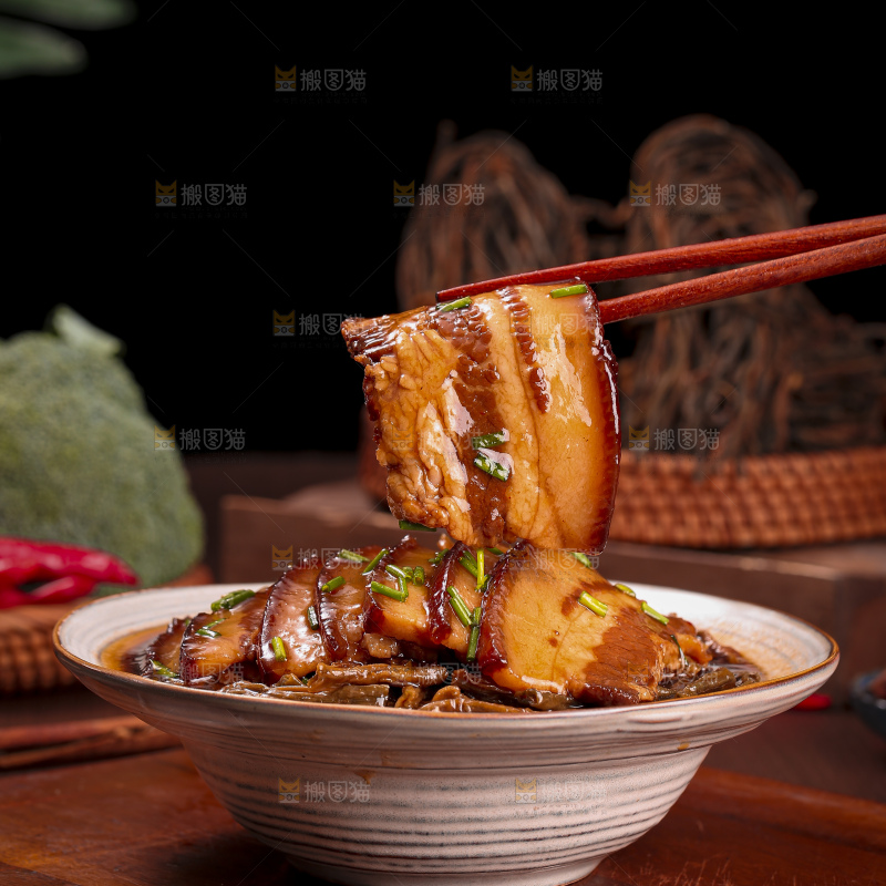 深底上的干豆角扣肉