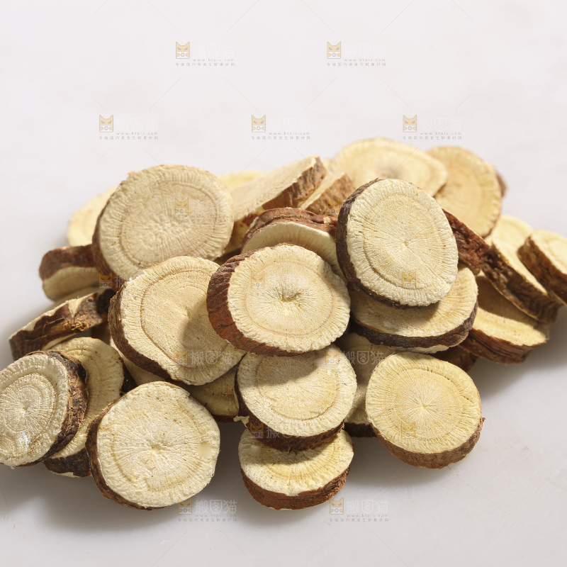 白底上放着甘草片