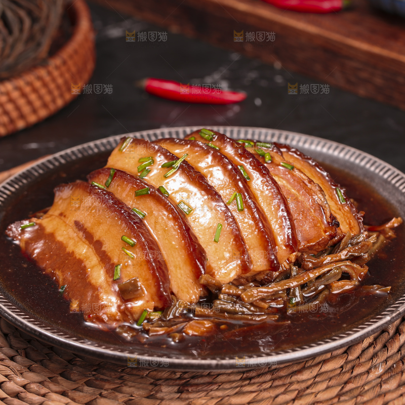 深底上的干豆角扣肉