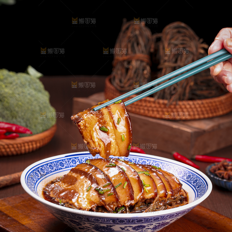 深底上的干豆角扣肉
