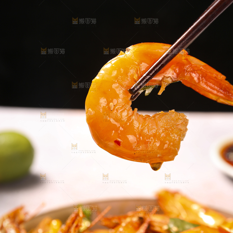 深底上的干锅大虾