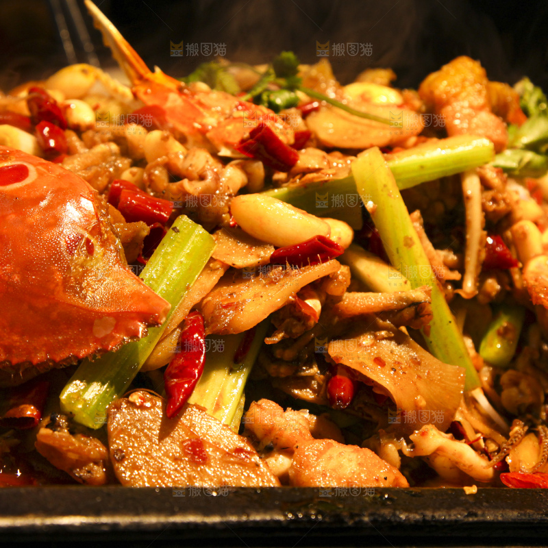 深底上的香辣肉蟹煲