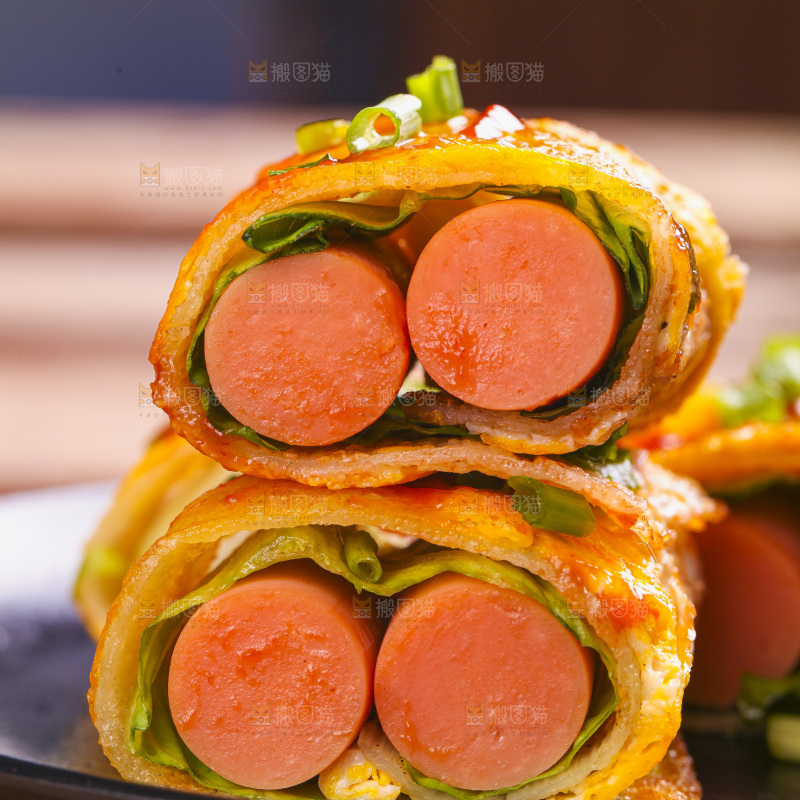 深底上的烤冷面卷