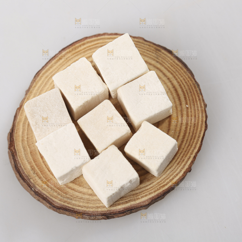 白底上的茯苓