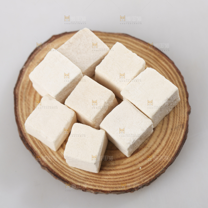 白底上的茯苓