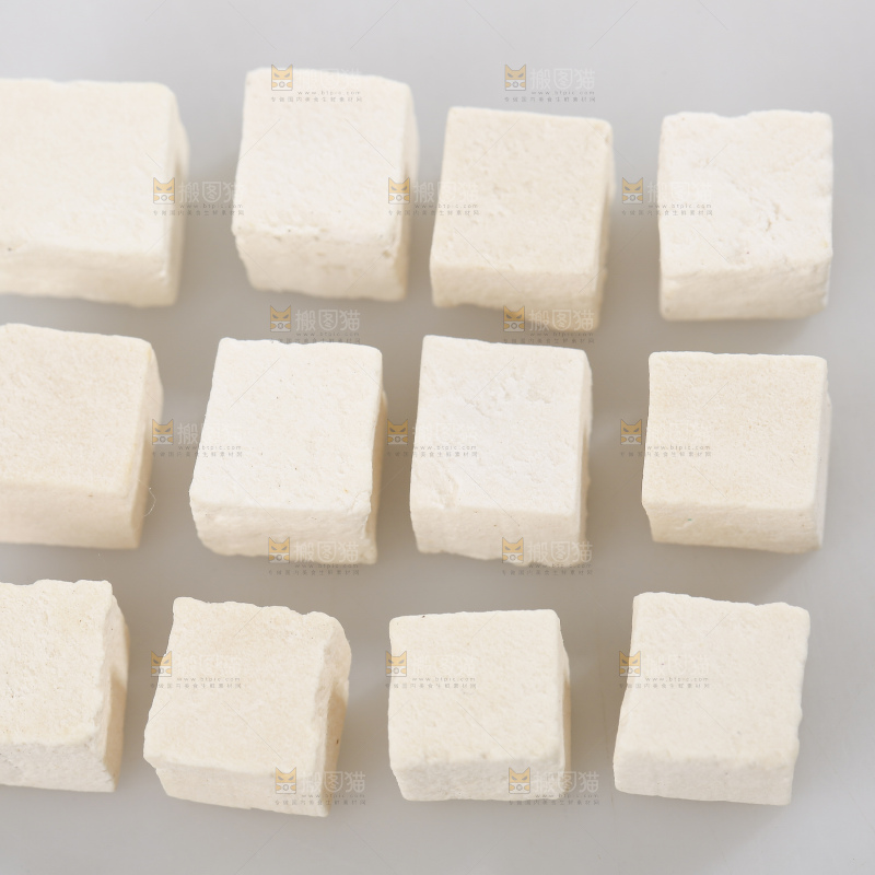 白底上的茯苓
