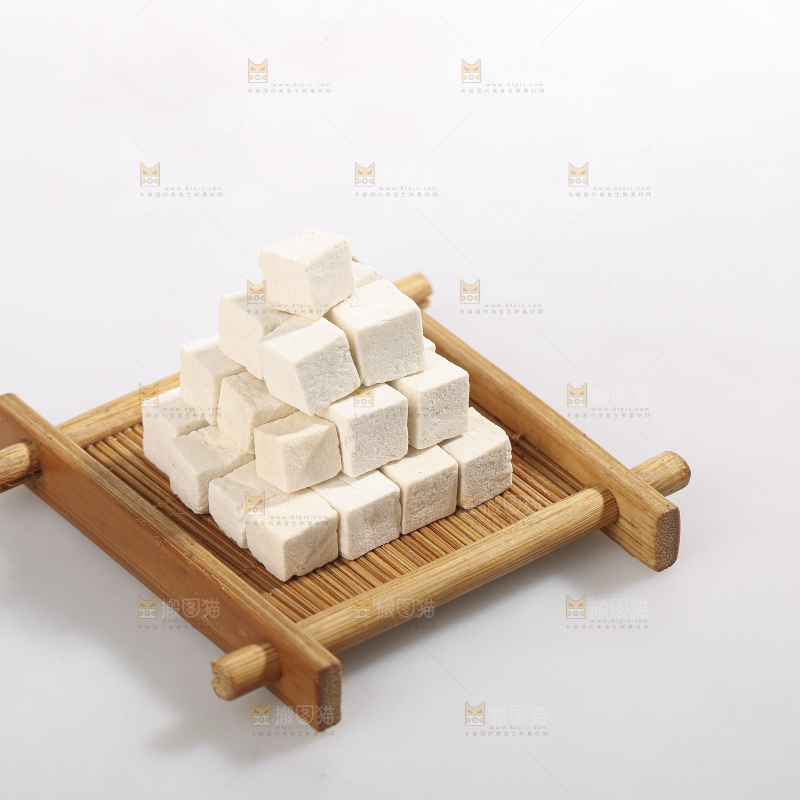 白底上的茯苓