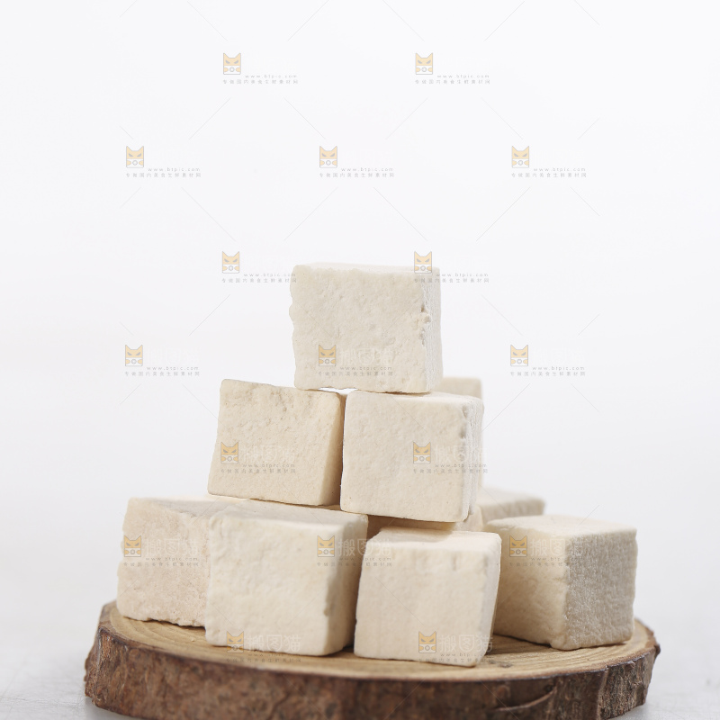 白底上的茯苓