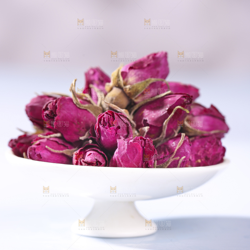 浅底上的玫瑰花干