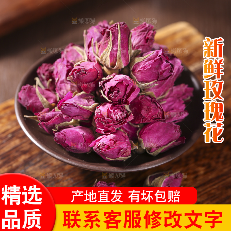 木底上的干玫瑰花