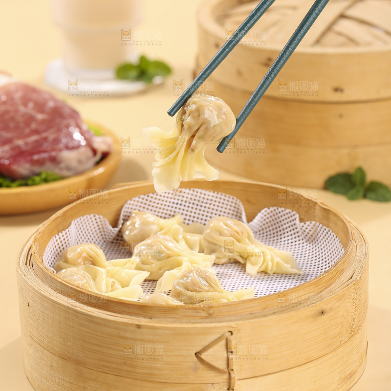 浅底上的小金鱼馄饨