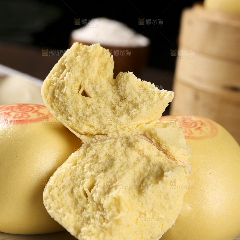 深底上的玉米馒头