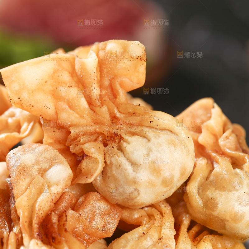 深底上的小金鱼馄饨